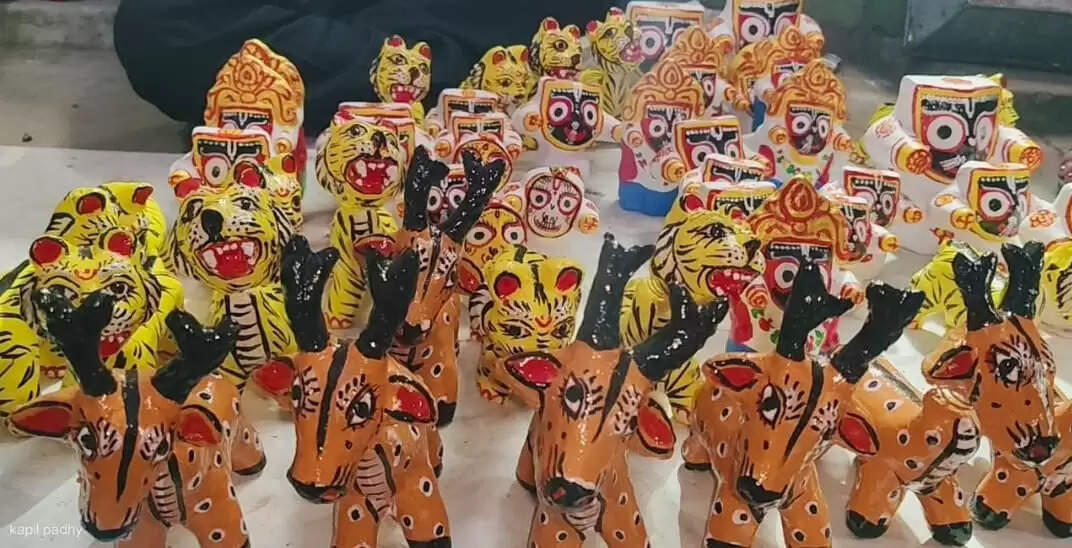 Bhubaneswar's Transport Chaos: Drivers' Strike Causes Fuel Station Mayhem