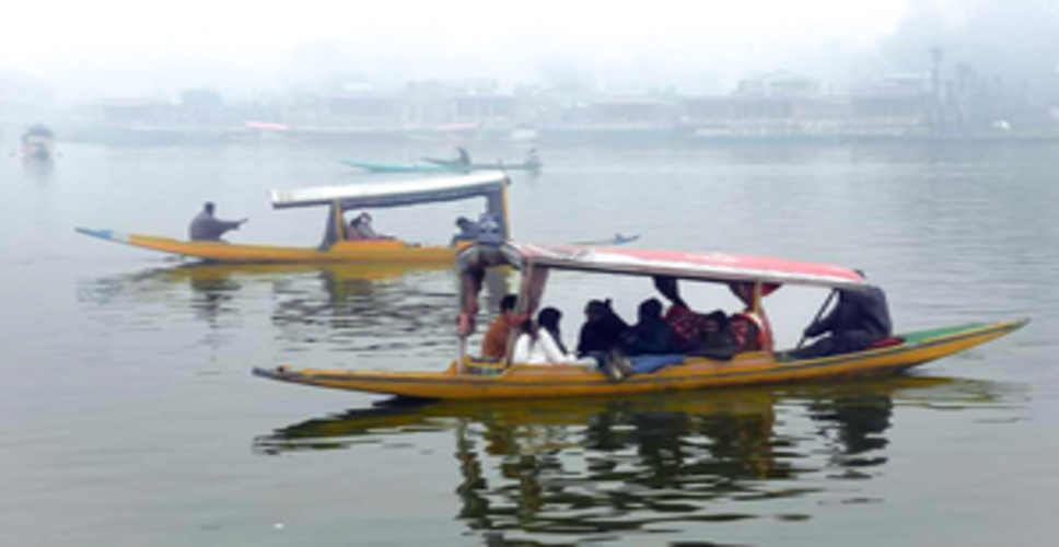 Two arrested for offensive behaviour during boat ride in Dal Lake