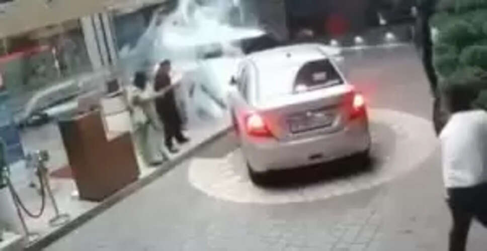 What Happened When a Lawyer's Car Went Wild at a Hotel in Bareilly?