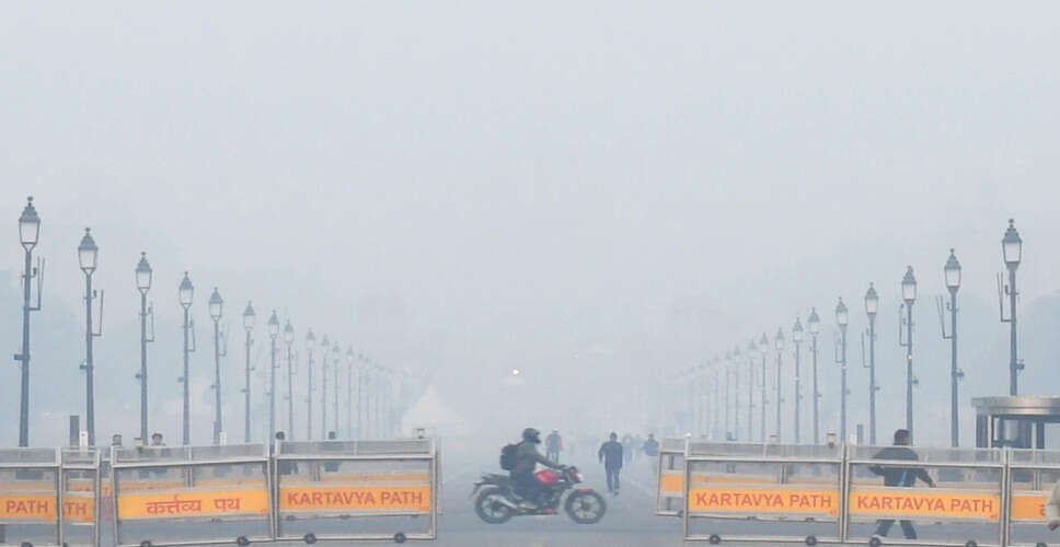 Severe Smog Engulfs Delhi as Air Quality Plummets