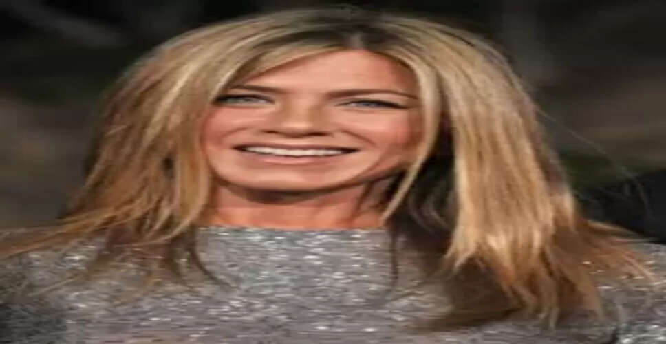 Jennifer Aniston, Adam Sandler sport Indian wear in 'Murder Mystery 2' trailer