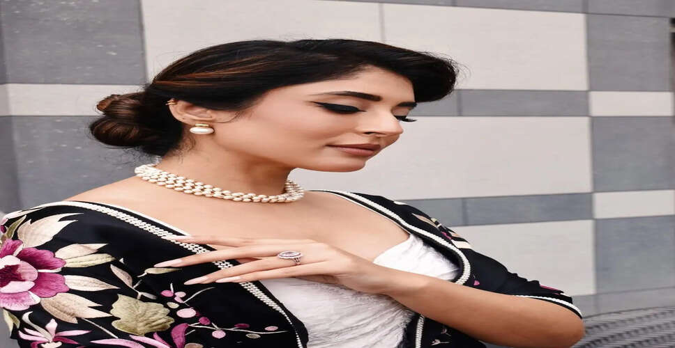 Kritika Kamra Dazzles in Black Saree While Celebrating Navroz