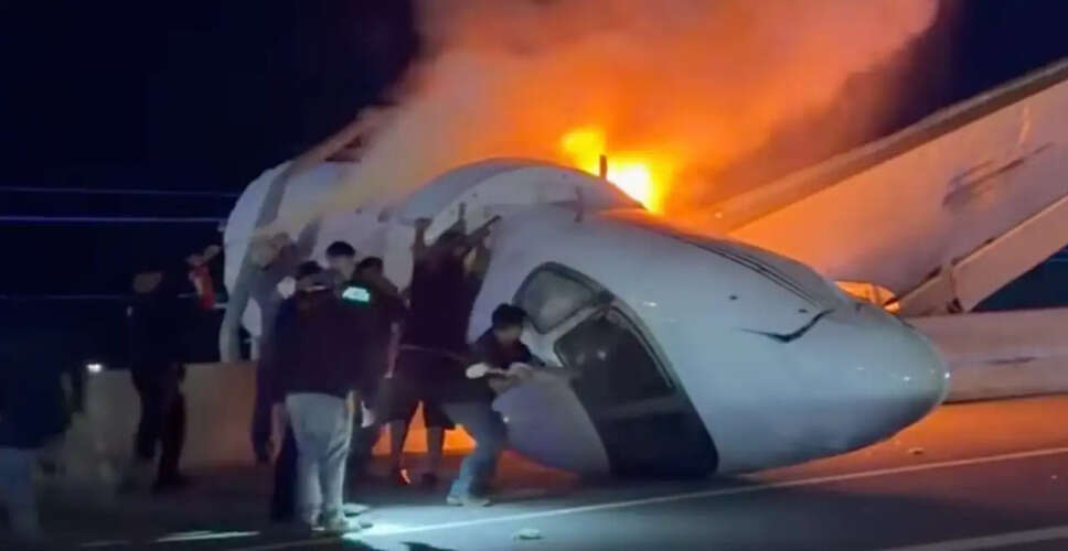 Small Aircraft Crash on Texas Highway Sparks Dramatic Rescue Efforts