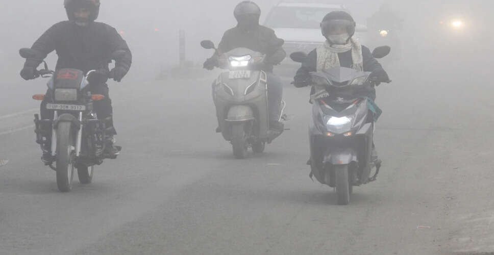 Severe Air Quality Crisis in Delhi: AQI Hits 366 Amid Thick Fog