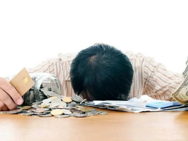 Financial Pitfalls: Mistakes Men Make That Drive Away Wealth