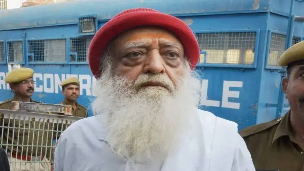 राजस्थान हाई कोर्ट ने आसाराम को दी 20 दिन की पैरोल; इलाज के लिए जेल से बाहर आएंगे स्वयंभू धर्मगुरु