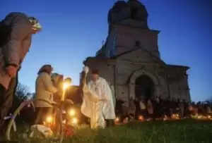 Easter Ceasefire in Ukraine: Russian Attacks Claim Lives Despite Truce