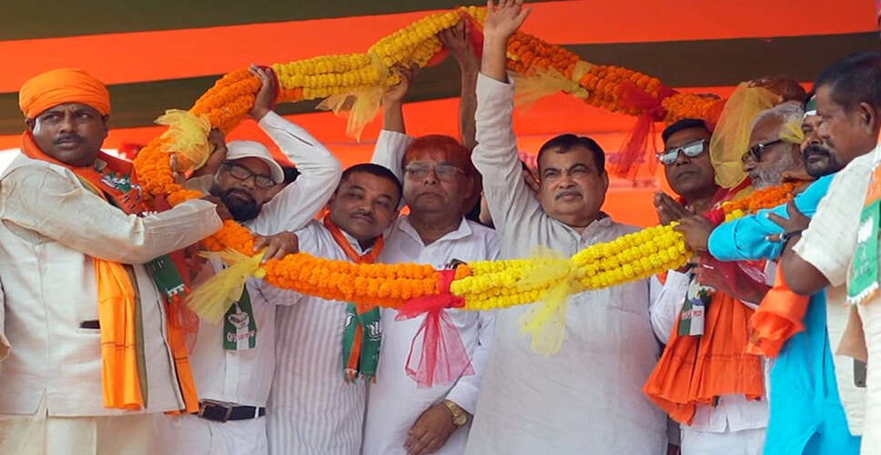 Nitin Gadkari Urges Bihar Voters to Support NDA Amidst Political Jibes