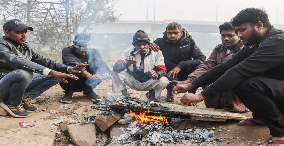 Severe Cold and Fog Disrupt Life in Northern India