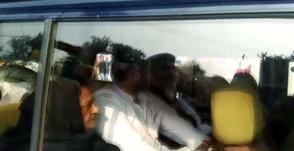 Ram Pur District Administration Revokes Gun Licenses of Azam Khan's Family