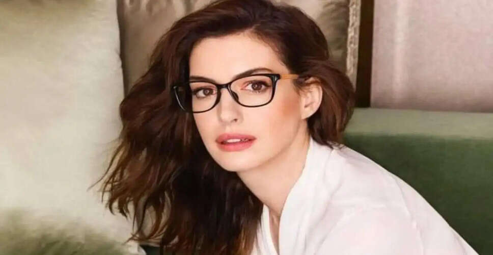 Anne Hathaway Opens Up About Her Decade of Poor Vision and Life-Changing Surgery