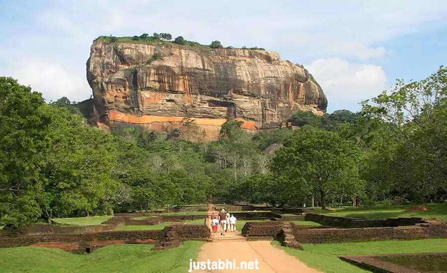 Exploring the Legends of Ravana and Sri Lanka's Historical Sites