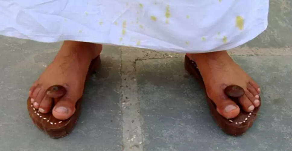 Discover the Health Benefits of Wearing Wooden Clogs at Home