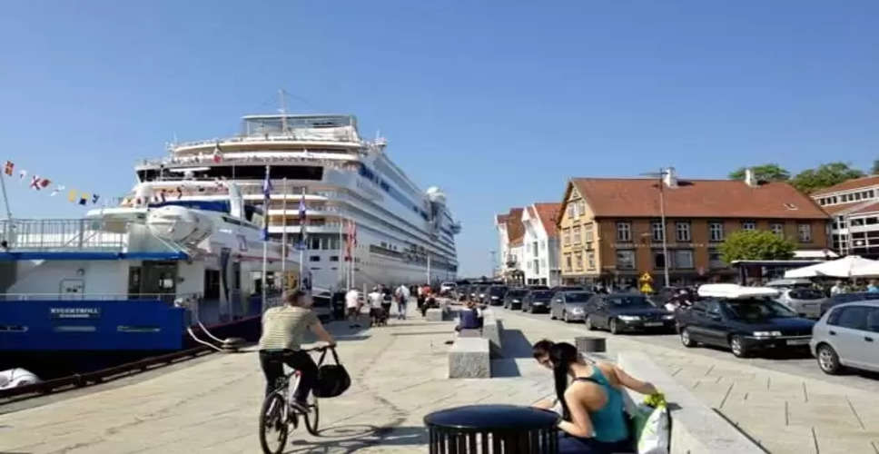 Norwegian city to offer free public transport to tackle traffic spike