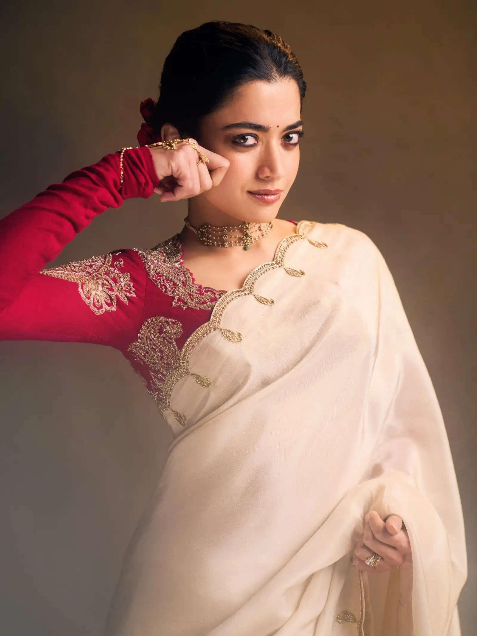 Rashmika Mandanna's Stunning New Photos Create Buzz in South Indian Cinema