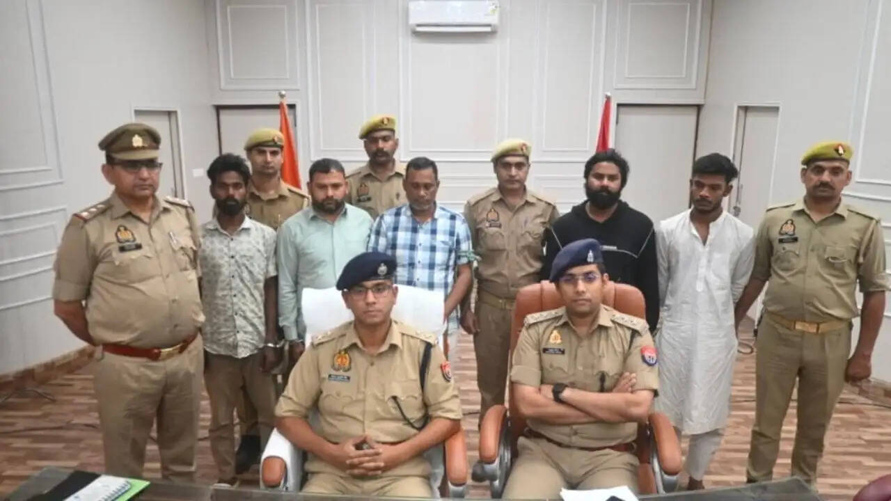 Major Cyber Fraud Uncovered in Bareilly: Five Arrested Including a Doctor