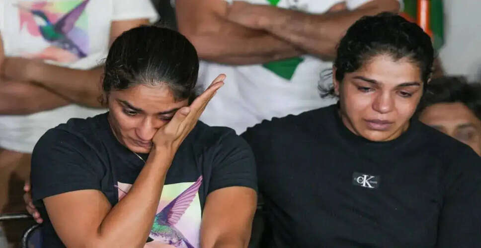 Sakshi Malik Supports Vinesh Phogat Amid Wrestling Federation Dispute