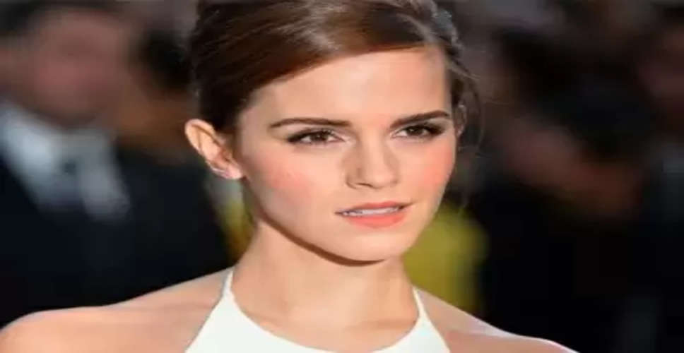 Emma Watson's luxury car towed away during night out at bar