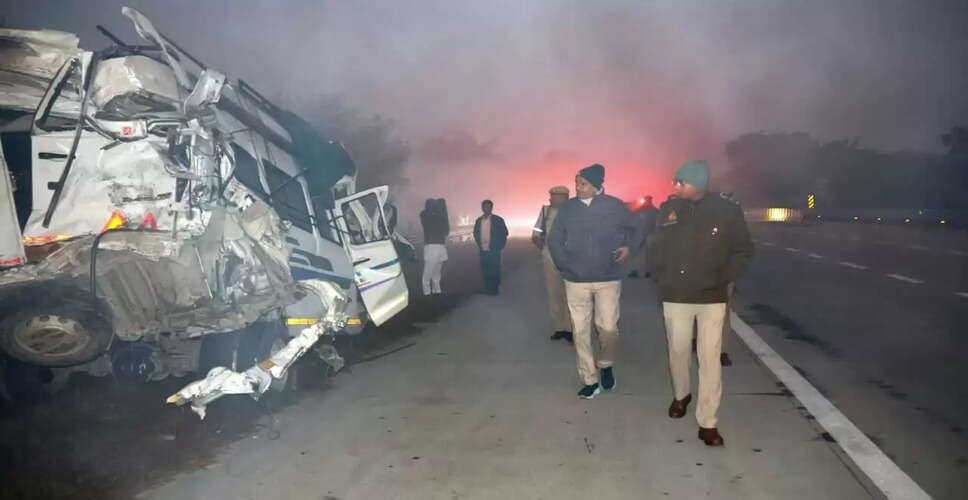 Tragic Multi-Vehicle Collision on Yamuna Expressway Claims Lives