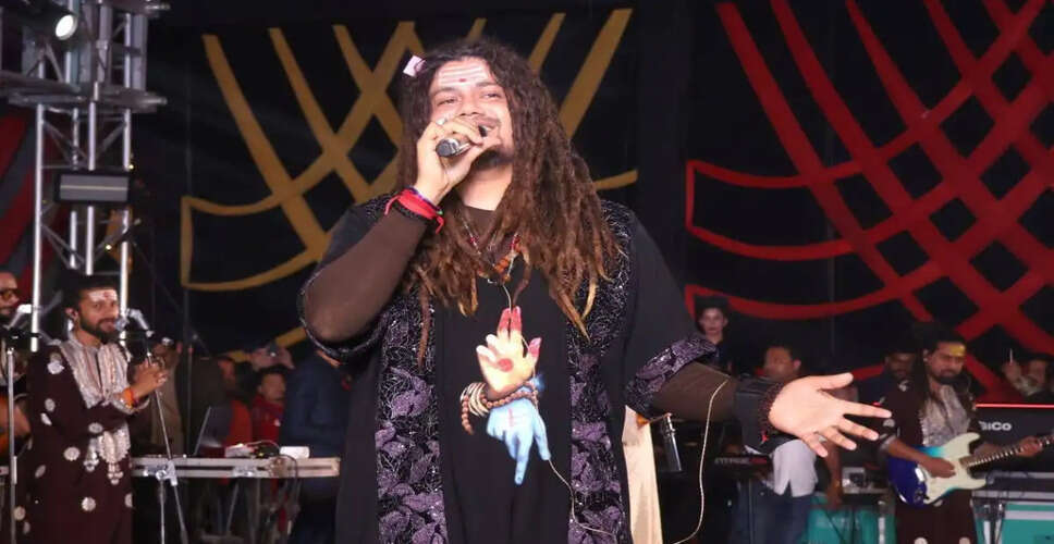 Hansraj Raghuwanshi's Heartfelt Tribute to His First Supporter During Live Performance
