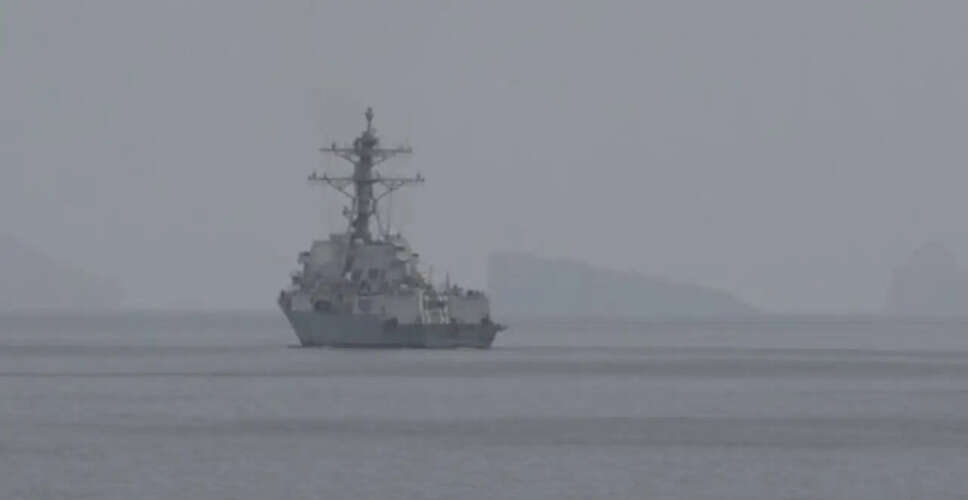 US Navy Warships Navigate Strait of Hormuz Amid Rising Tensions with Iran
