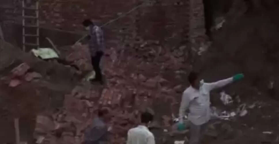 3 dead after building collapses in Delhi's Paharganj, rescue ops underway