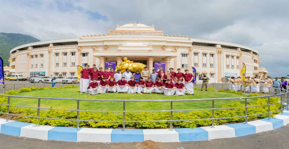 International Teams Experience Tamil Nadu's Jallikattu During Hockey Junior World Cup