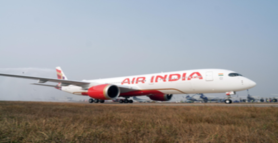 'Bomb' scribbled on tissue paper found on Air India plane at Delhi airport (Ld)