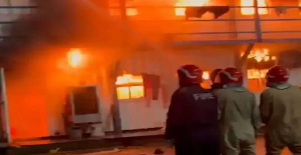 Massive Blaze Engulfs Labour Shelters Near Udyog Bhawan in New Delhi