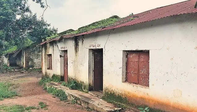 Why Are Students at Biriguda Nodal Govt High School Facing Unsafe Learning Conditions?