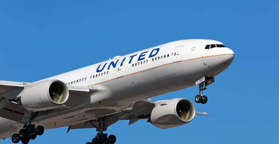 Close Call at John Wayne Airport: United Airlines Flight Avoids Collision with Helicopter