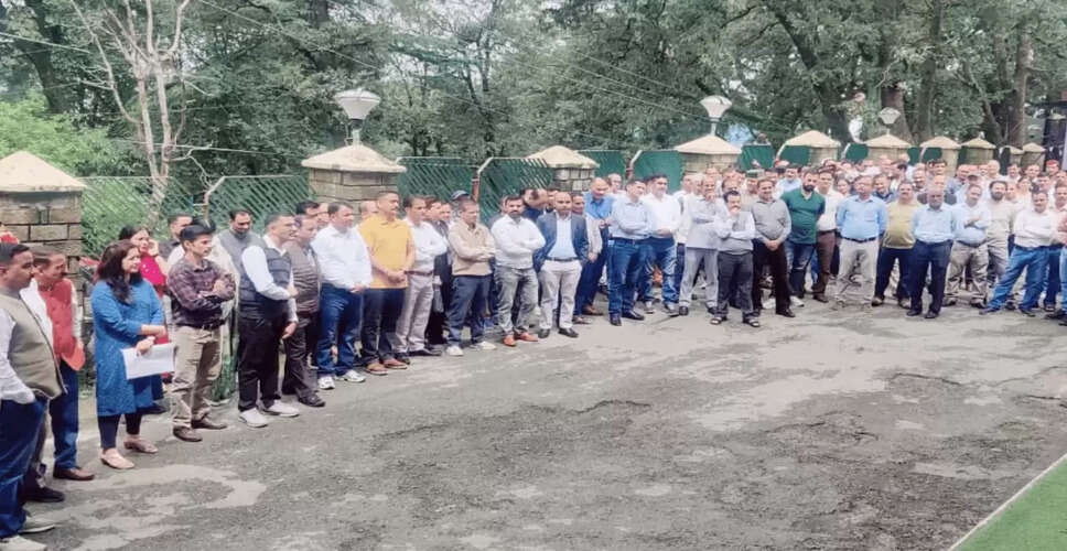 Himachal Pradesh University Staff Protest Delayed Salaries, Threaten Hunger Strike