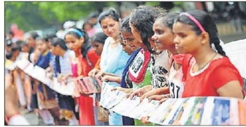 Visually impaired children make 1.25 km long card for PM Modi