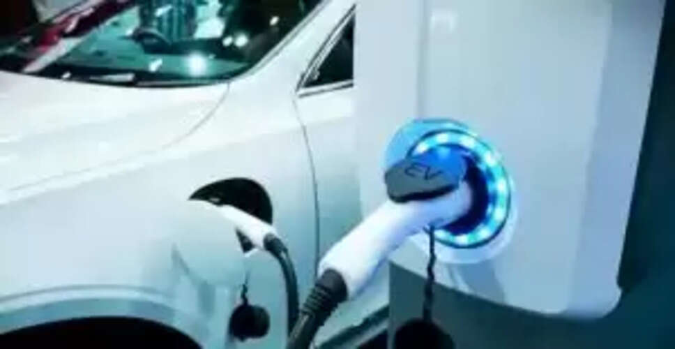 India's Electric Vehicle Sales Surge: What&rsquo;s Driving the Growth?