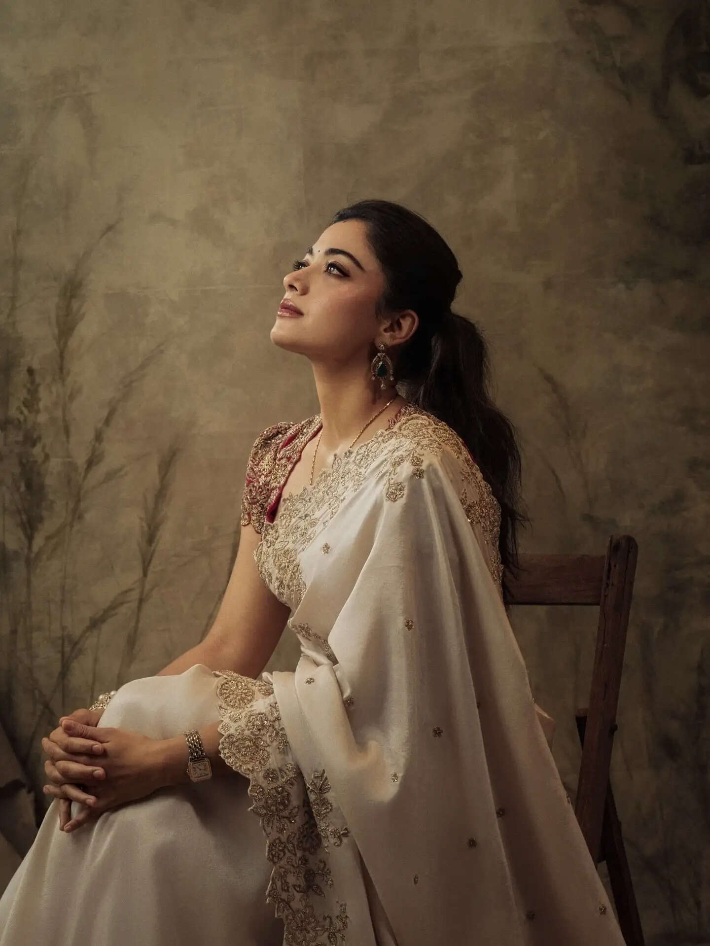 Rashmika Mandanna's Stunning New Photos Create Buzz in South Indian Cinema