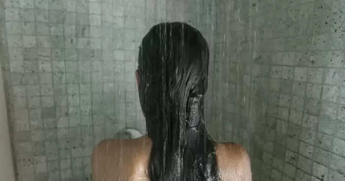 Boyfriend Distressed Over Girlfriend's Unhygienic Habit