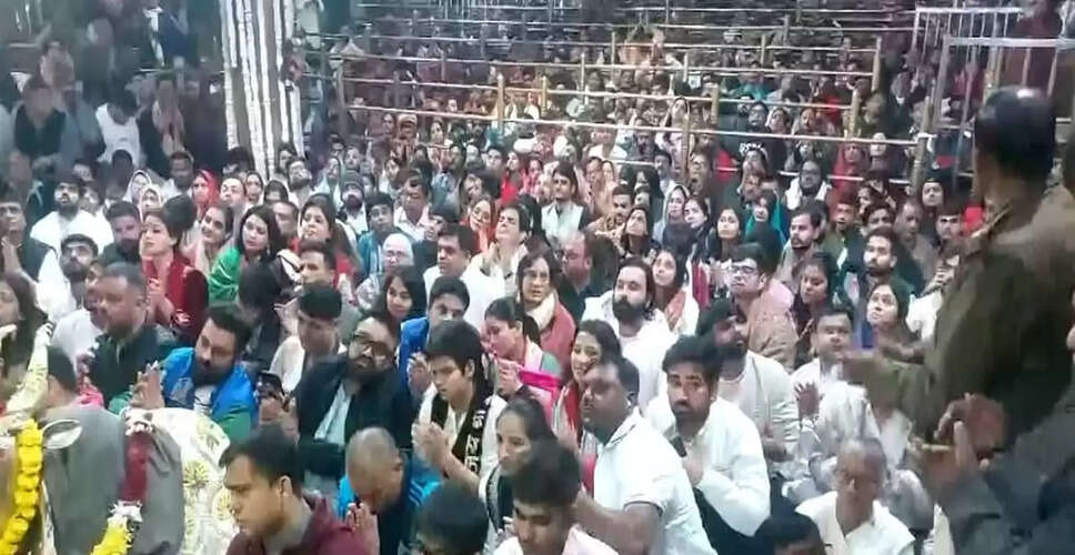 Indian Women's Cricket Team Celebrates World Cup Victory with Prayers at Mahakaleshwar Temple