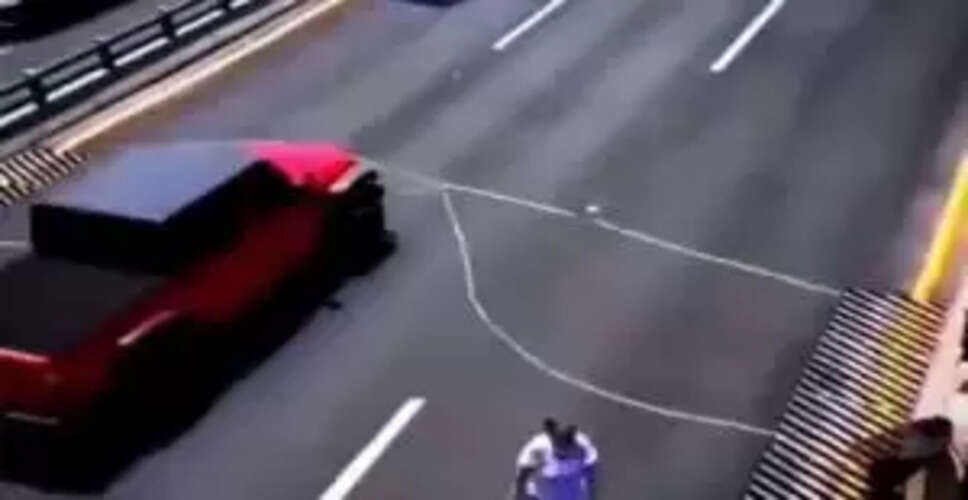 Shocking Viral Video: Driver Ignites Outrage by Ignoring Protesters