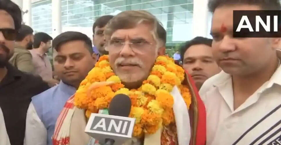 Congress Leader Pawan Khera Welcomed in Delhi After Supreme Court Granting Bail