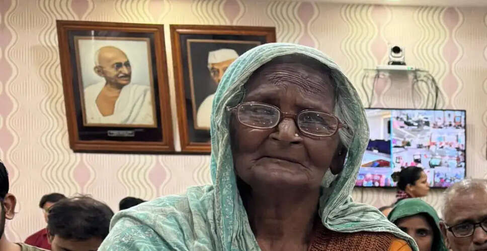 Emotional Resolution in Kanpur: Elderly Woman Reunited with Daughter After Disturbance