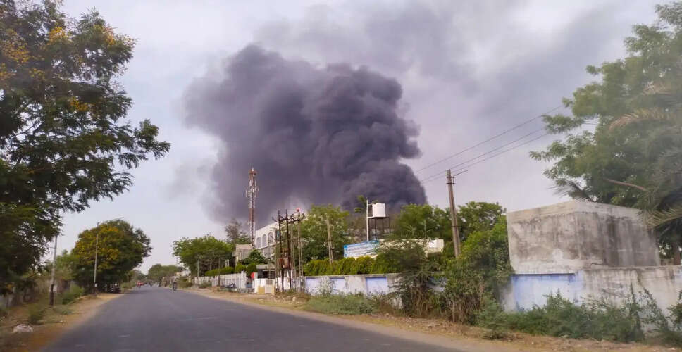 Significant Fire Erupts at Smithville Strip Mall, Emergency Services Respond