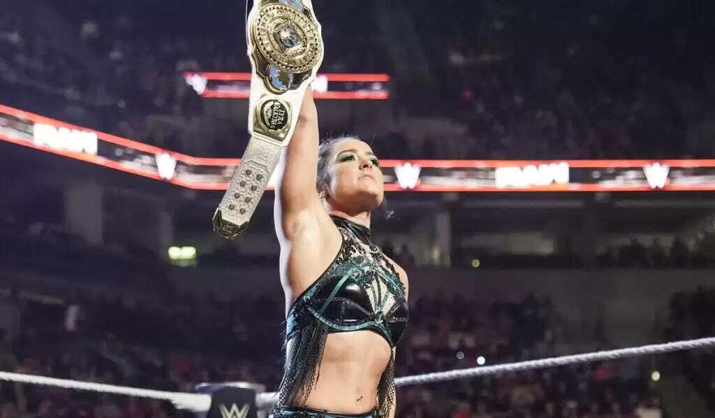 Lyra Valkyria Triumphs Over Bayley to Retain Intercontinental Title on WWE Raw