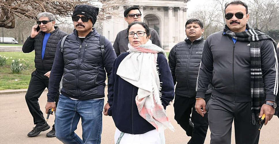 Mamata Banerjee Pays Tribute to Renowned Filmmaker Rituparno Ghosh