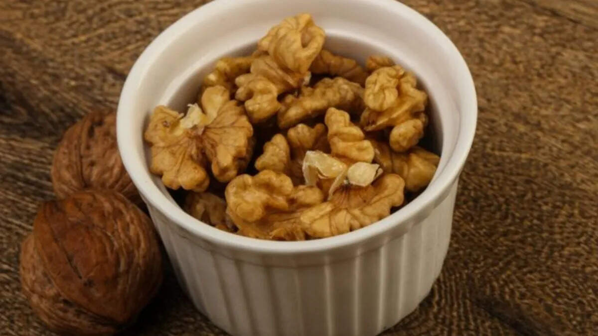 Health Benefits of Soaked Walnuts: A 15-Day Guide