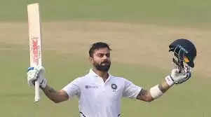 Virat Kohli will relinquish the captaincy as soon as he loses the second Test against England, the veteran claimed