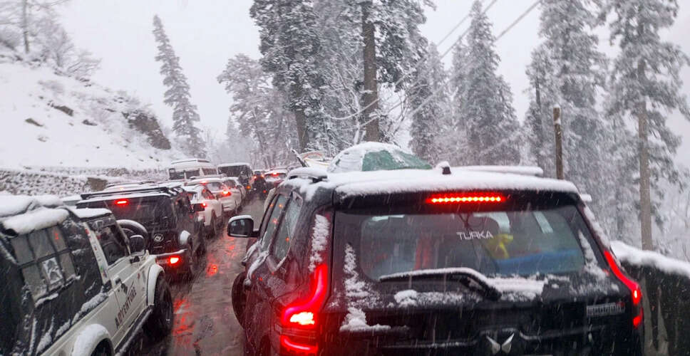 Heavy Snowfall Disrupts Life in Northern India: Rescue Operations Underway
