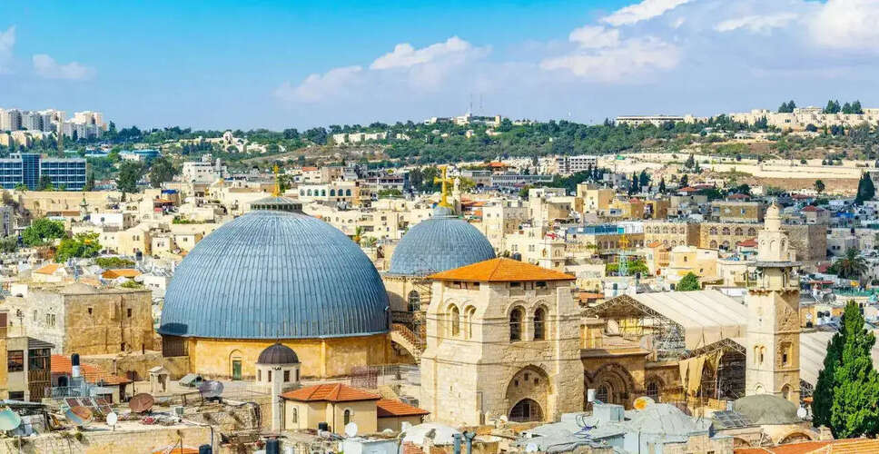 Israeli Police Block Cardinal from Palm Sunday Service at Holy Sepulchre