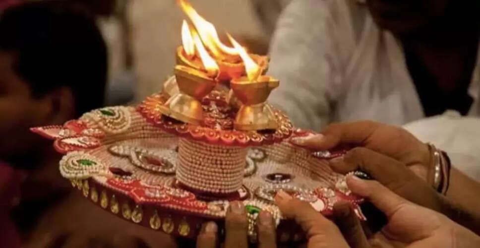 Understanding the Significance of Clockwise Aarti in Temples