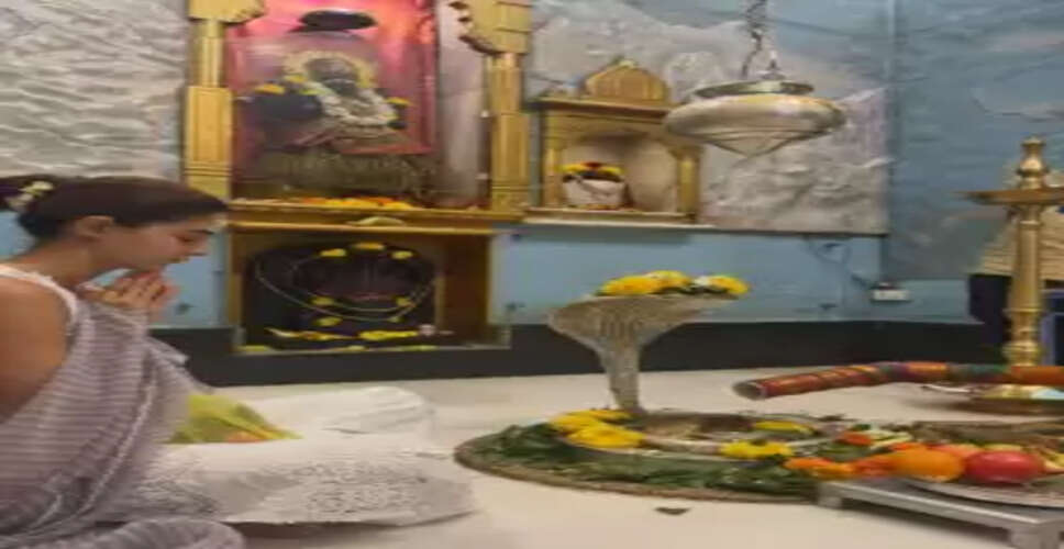 Ananya Panday Seeks Blessings at Lord Shiva Temple: A Glimpse into Her Spiritual Start to the Week