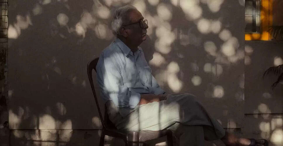 Exploring the Creative Universe of Vinod Kumar Shukla in 'Chaar Phool Hain Aur Duniya Hai'